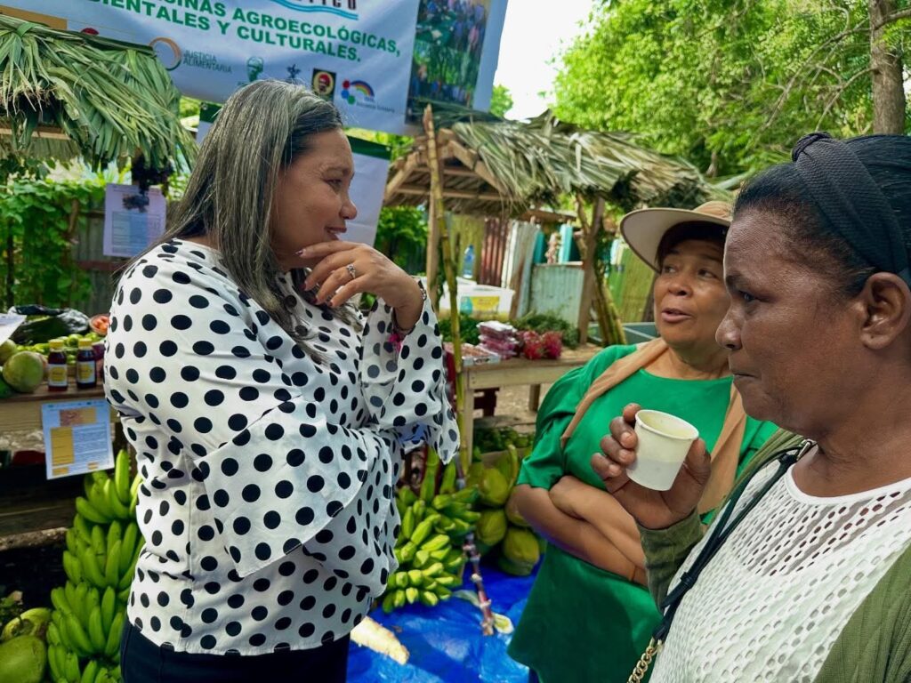 Governor highlights the contribution of rural women in Azua's inter-community fair | De Último Minuto English