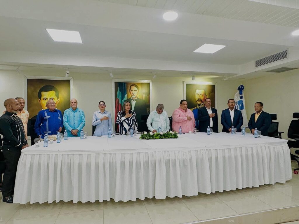 Cristian Daniel Ramírez sworn in as the new general secretary of SNTP-Azua | De Último Minuto English