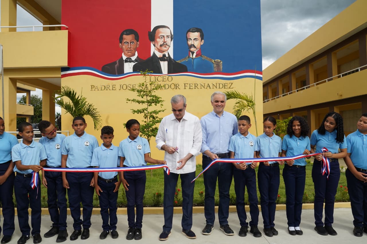 Government inaugurates modern high school in Sabana del Puerto, Bonao | De Último Minuto English