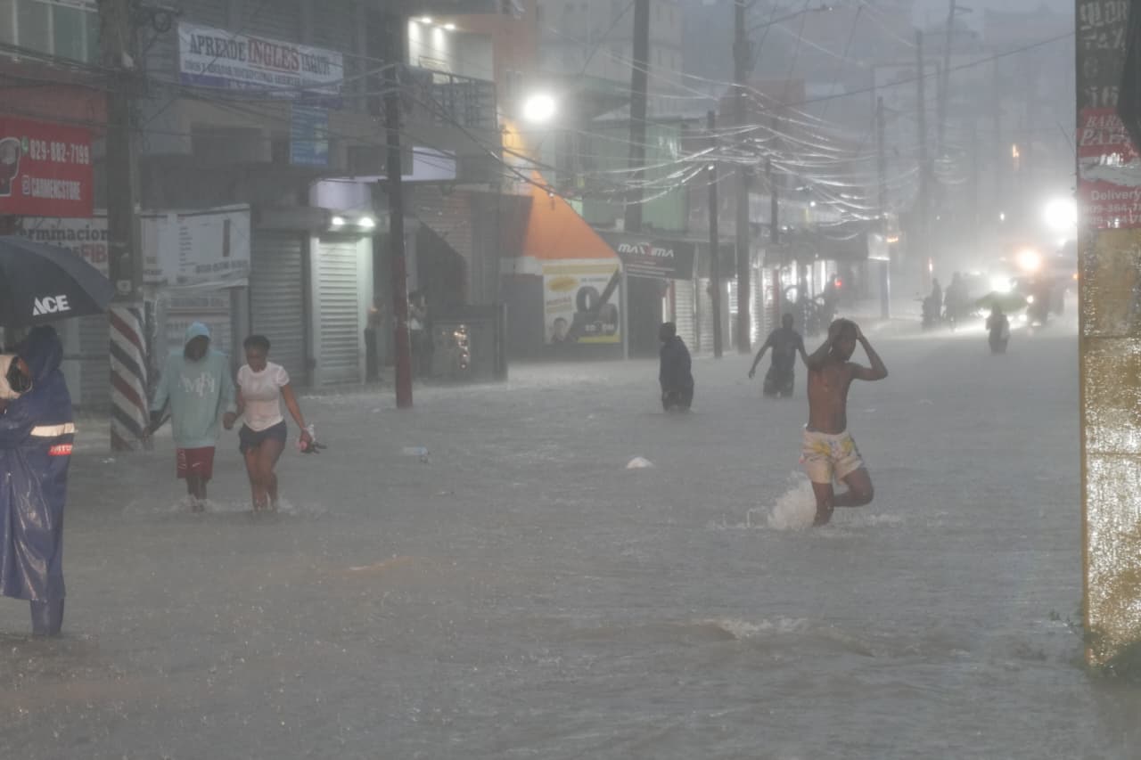 Residents of Los Girasoles cry out for help due to the situations caused by storm Melissa | De Último Minuto English