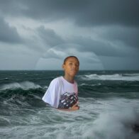 Teenagers who were with the missing minor in Los Mameyes confirm that he fell into the sea on Avenida España | De Último Minuto English