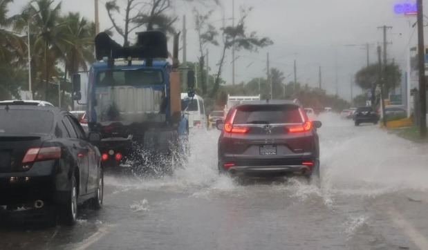COE keeps 8 provinces and the National District on red alert due to storm Melissa | De Último Minuto English