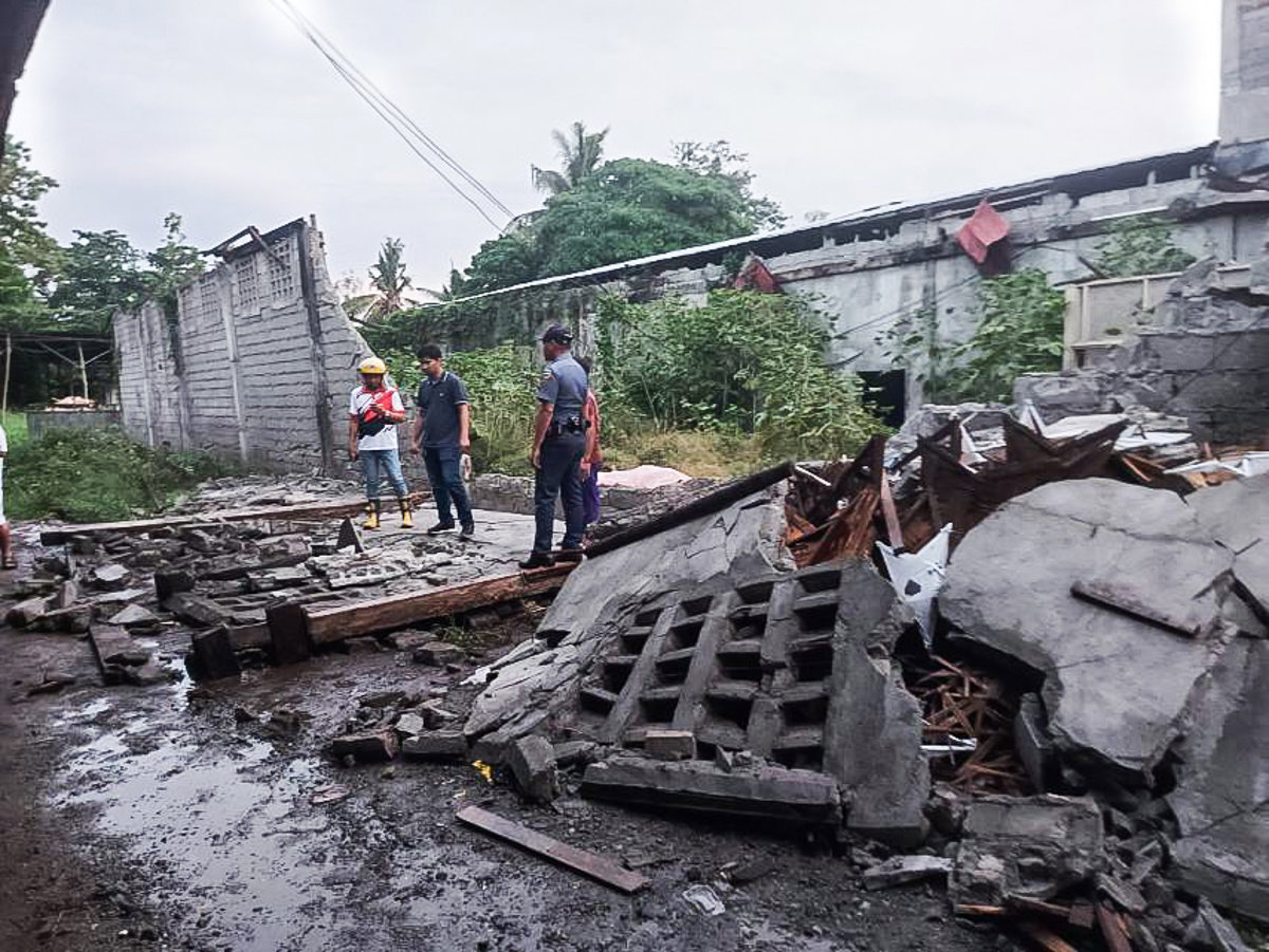At least two dead from 7.4 earthquake with evacuations in the southern Philippines | De Último Minuto English