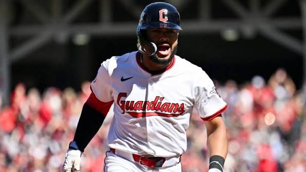 Guardians Force Game 3 With Offensive Power in Eighth Inning | De Último Minuto English