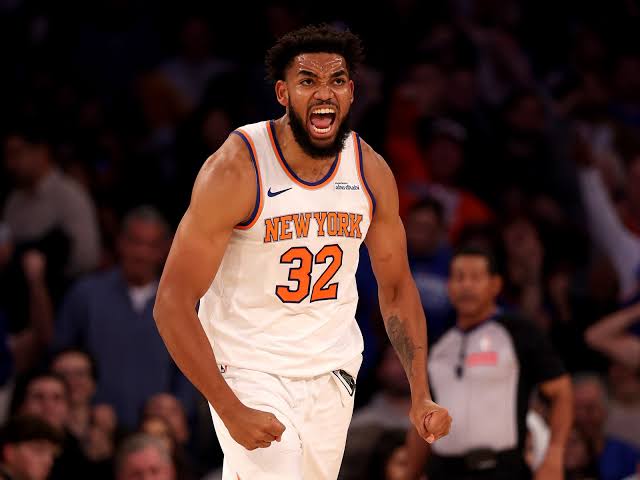 Karl-Anthony Towns debuts with a double-double in the Knicks' victory over the Cavaliers | De Último Minuto English