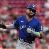 Bichette and Ty France return to the Blue Jays' roster for the World Series | De Último Minuto English