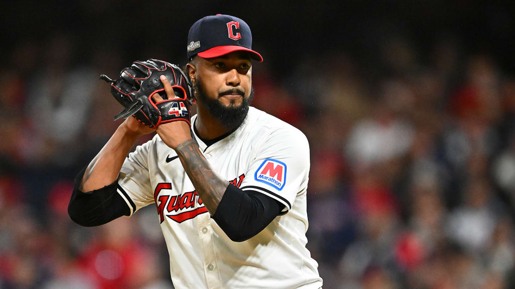 Cleveland Guardians deny Emmanuel Clase permission to pitch in Venezuela | De Último Minuto English