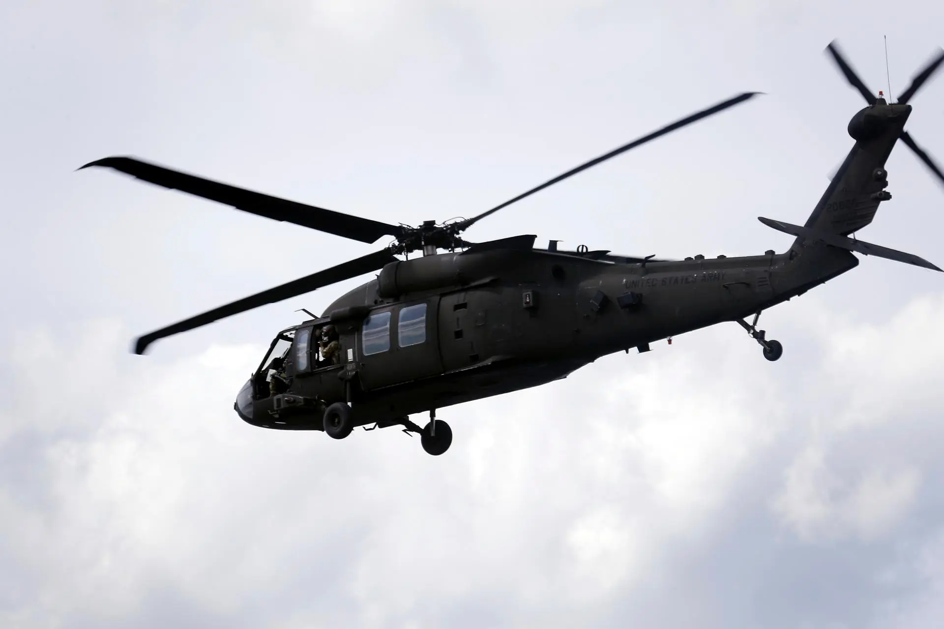 U.S. deploys combat helicopters near Venezuela, according to The Washington Post | De Último Minuto English