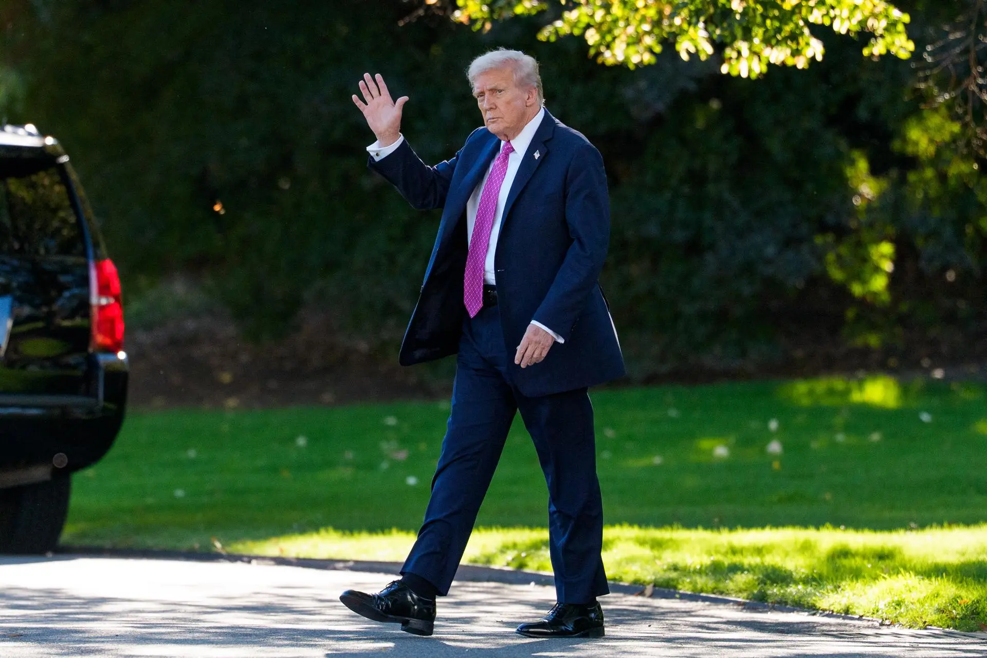 Trump administration sued for "ideological surveillance" of immigrants' social media | De Último Minuto English