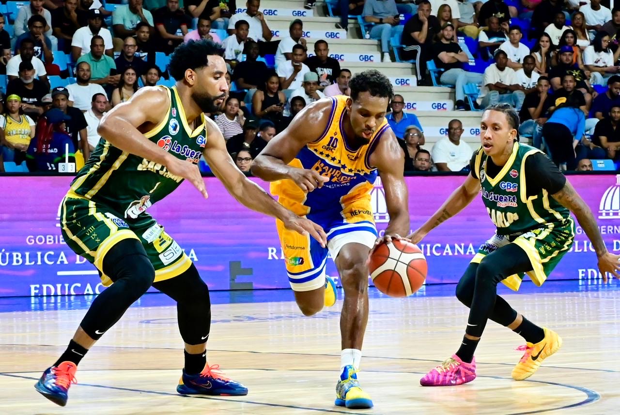 Mauricio Báez deals another blow to San Carlos and is one win away from being crowned in the TBS Distrito 2025 | De Último Minuto English