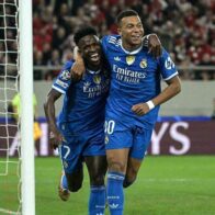 Mbappé scores four goals and rescues Real Madrid in a thrilling 4-3 victory over Olympiacos | De Último Minuto English