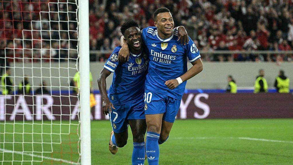 Mbappé scores four goals and rescues Real Madrid in a thrilling 4-3 victory over Olympiacos | De Último Minuto English