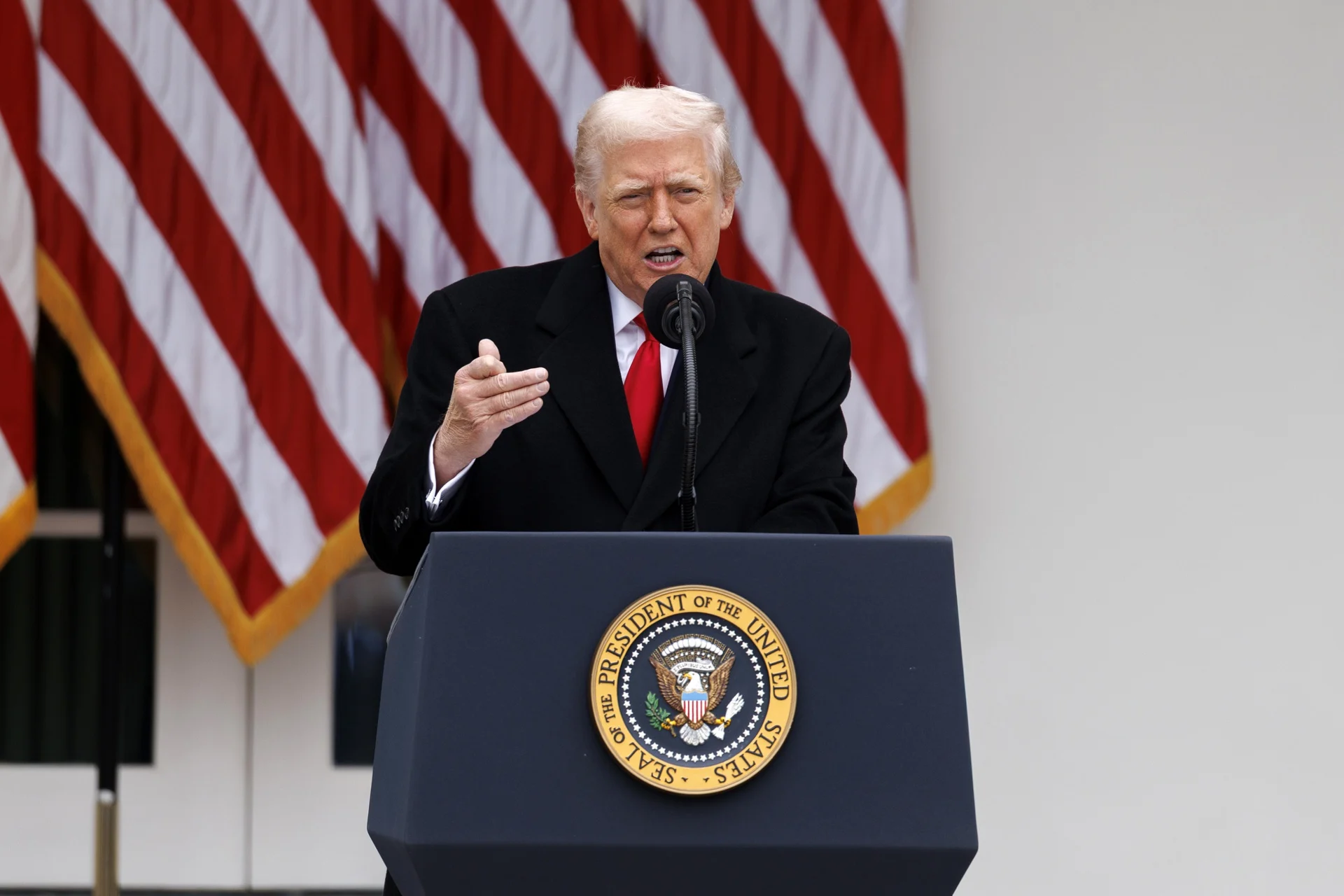 Trump says he will "only" meet with Putin and Zelensky when a peace agreement is final | De Último Minuto English
