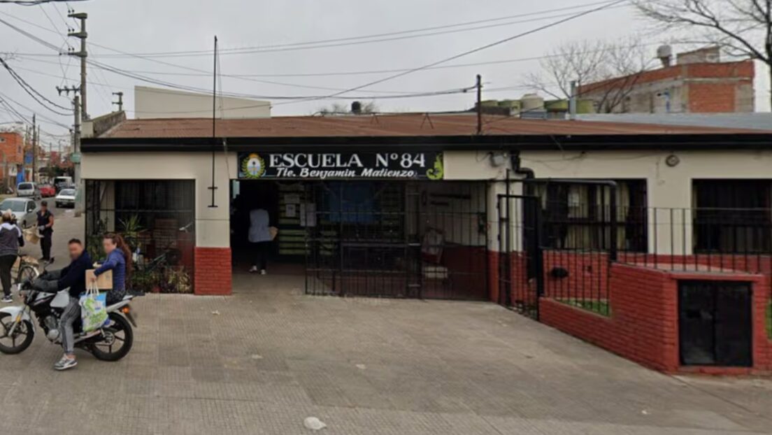 A teacher receives a brutal beating from a student's mother and could lose an eye | De Último Minuto English