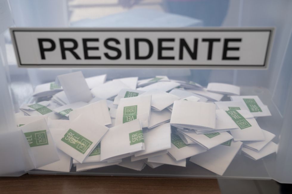 The polls close and the vote count begins in the Chilean presidential elections | De Último Minuto English