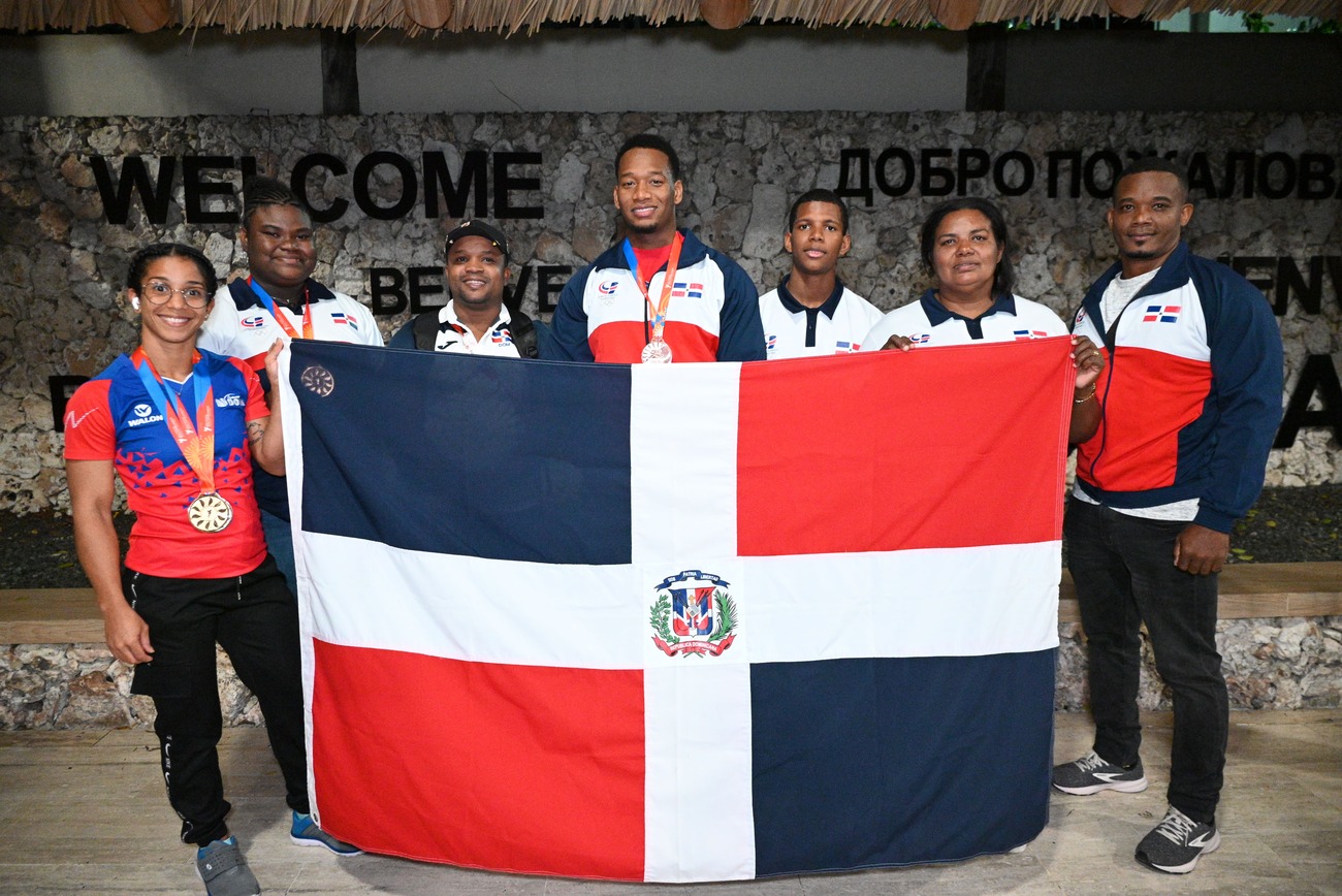 Cándida Vásquez leads the arrival of weightlifting and wrestling athletes | De Último Minuto English