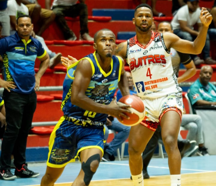 Laguneros and Lobos start with victories in the San Cristóbal 2025 Superior Basketball Tournament | De Último Minuto English