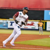 Giants whitewash the Eagles with home runs by De los Santos and García | De Último Minuto English