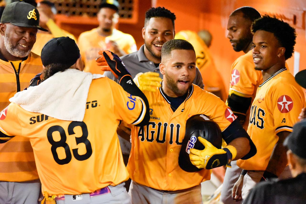 Berroa and Durán lead Aguilas offense in 6-4 victory over the Toros | De Último Minuto English