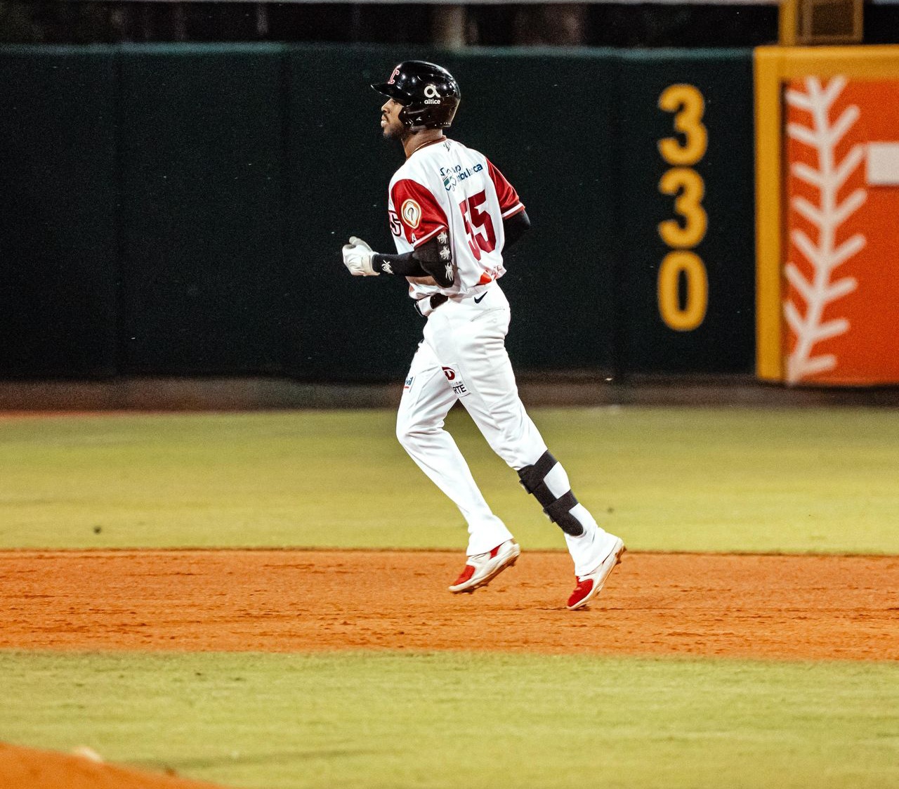 Giants Unleash Unstoppable Offense and Rout the Bulls 12-3 | De Último Minuto English