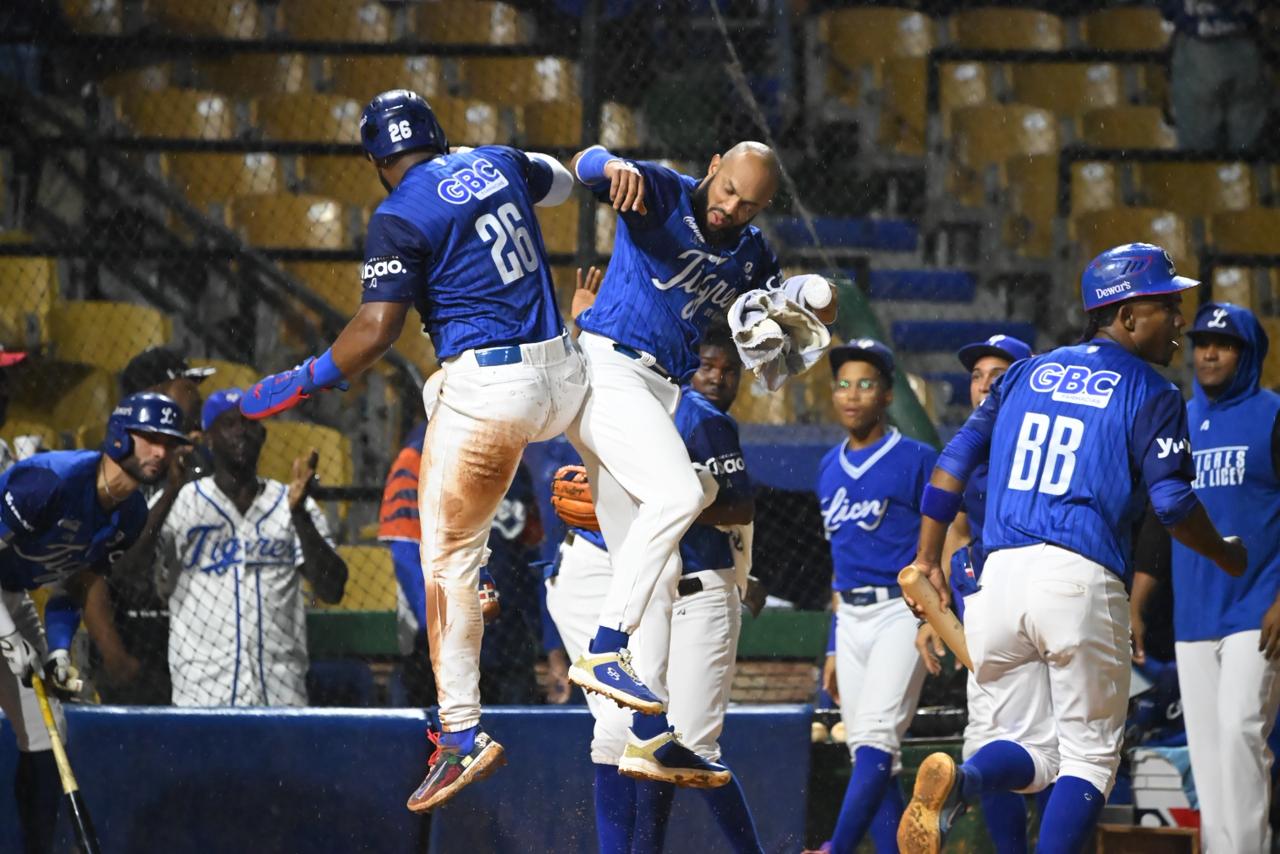 Licey reaches 500 historical victories against the Eagles | De Último Minuto English