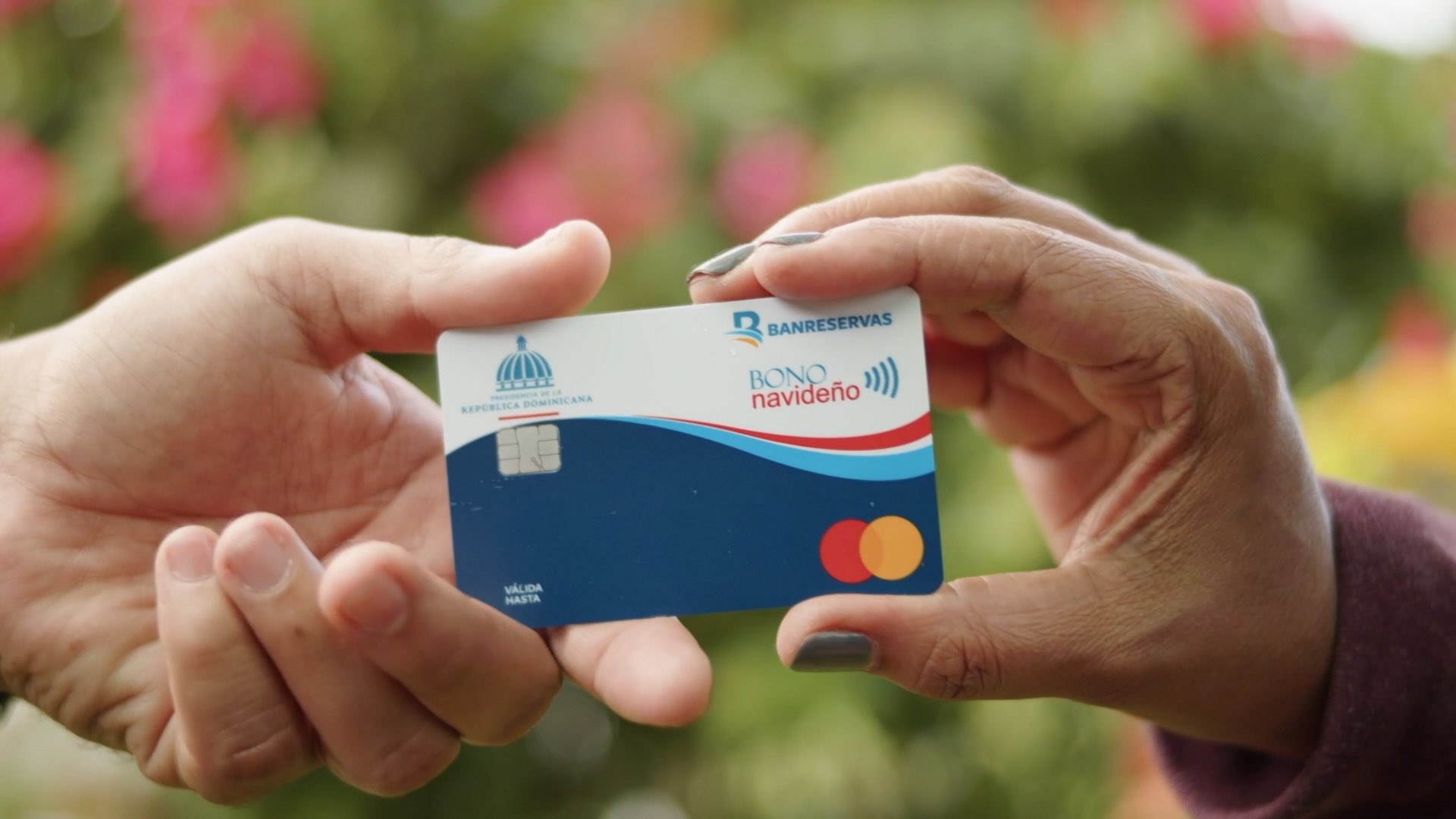 The government will begin to deliver a Christmas bonus of RD$1,500 starting December 4th | De Último Minuto English