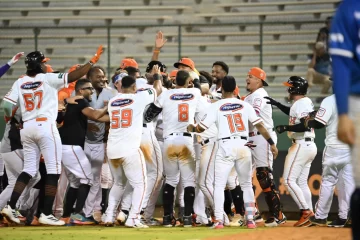 Muñoz drives in four and Guzmán decides with a ticket: Toros leave Licey on the field in extra innings | De Último Minuto English