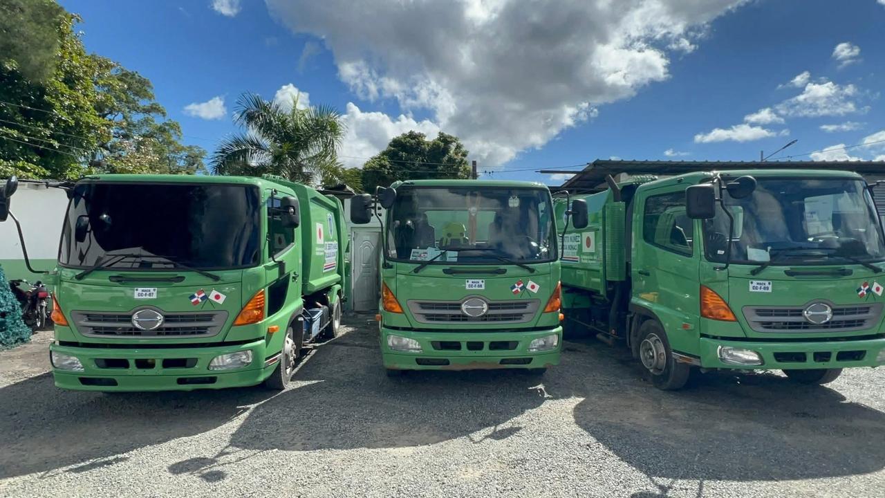 Japan donates three garbage trucks to Bonao to strengthen urban cleaning | De Último Minuto English