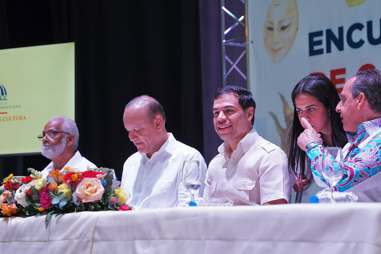 Roberto Ángel Salcedo heads the first preparatory meeting for the 2026 carnivals | De Último Minuto English