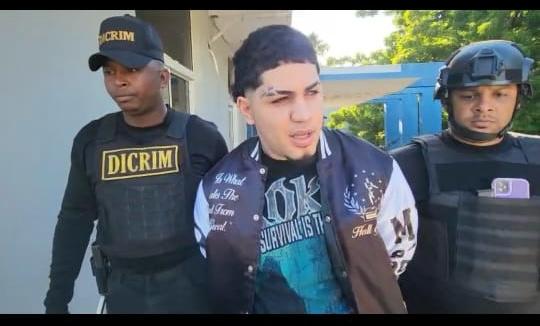 Alleged gang leader who assaulted a woman in Plaza Gómez Díaz is handed over; he is under investigation for another homicide in Santiago | De Último Minuto English