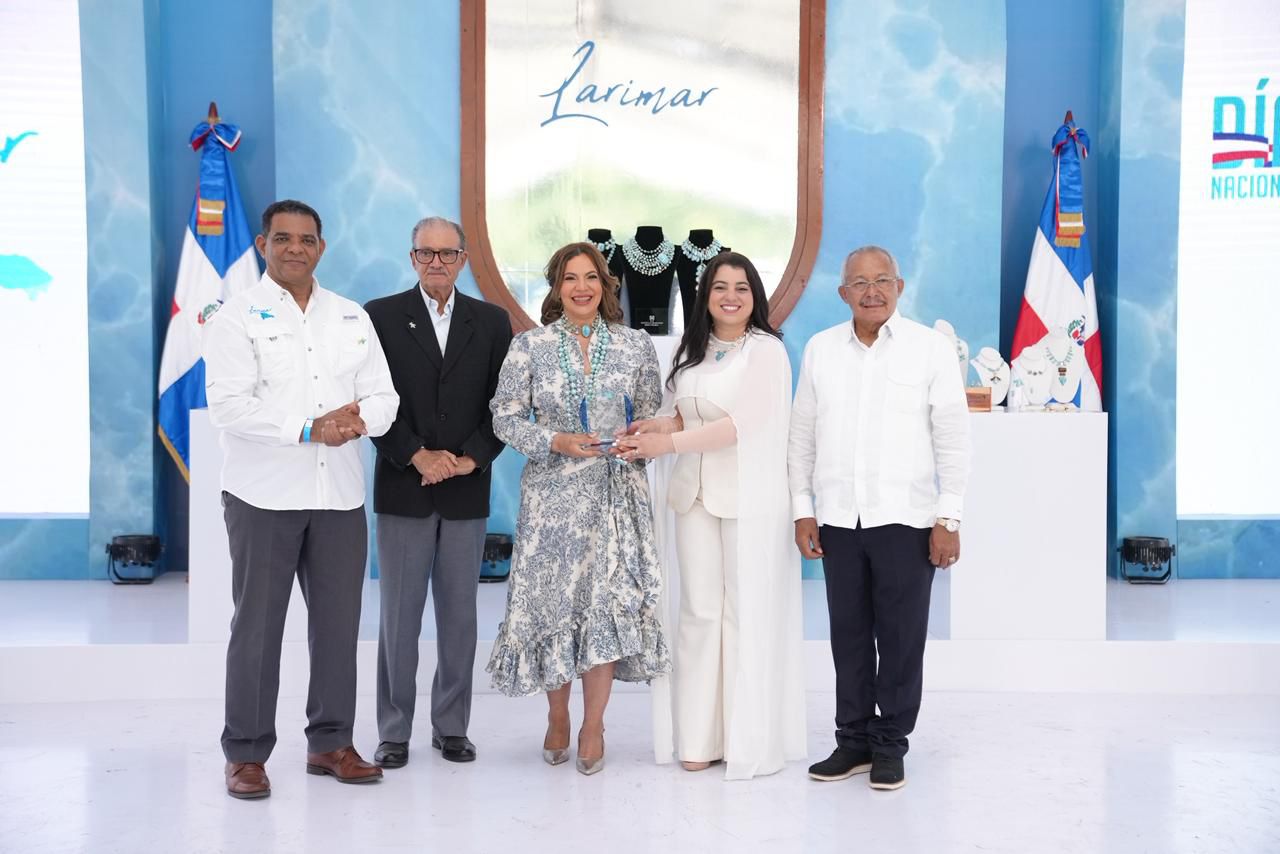 Gisselle Mancebo, “The Queen of Larimar”, receives recognition for her career and contributions | De Último Minuto English