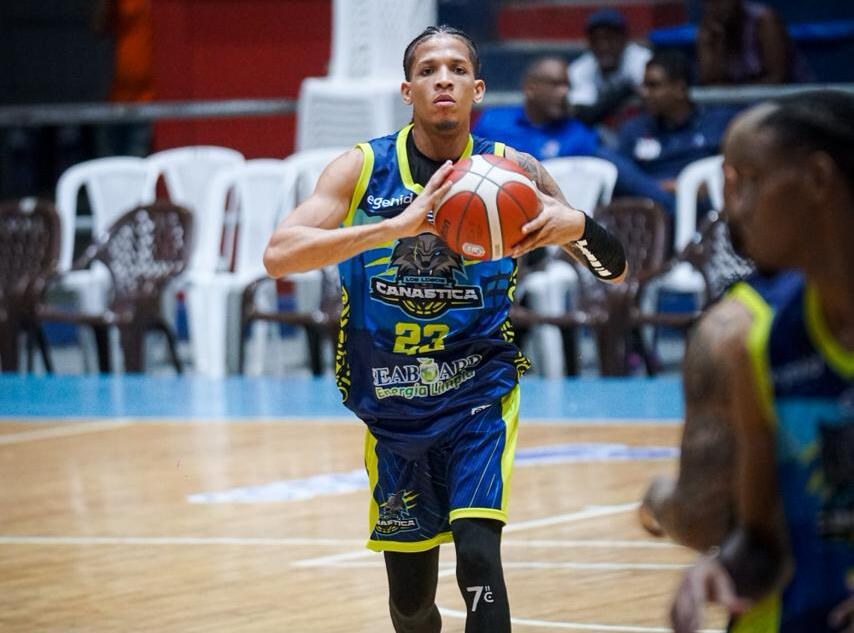 Vultures and Wolves win in a vibrant Wednesday game in the San Cristóbal Superior Basketball Tournament | De Último Minuto English