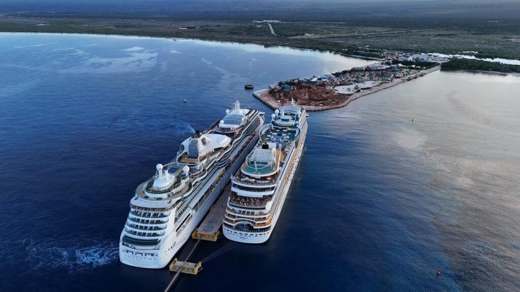 Abinader celebrates historic arrival of two cruise ships with 4,679 passengers to Cabo Rojo - Pedernales | De Último Minuto English