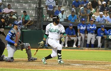 Robinson Canó leaves Licey on the field and extends their losing streak to five | De Último Minuto English