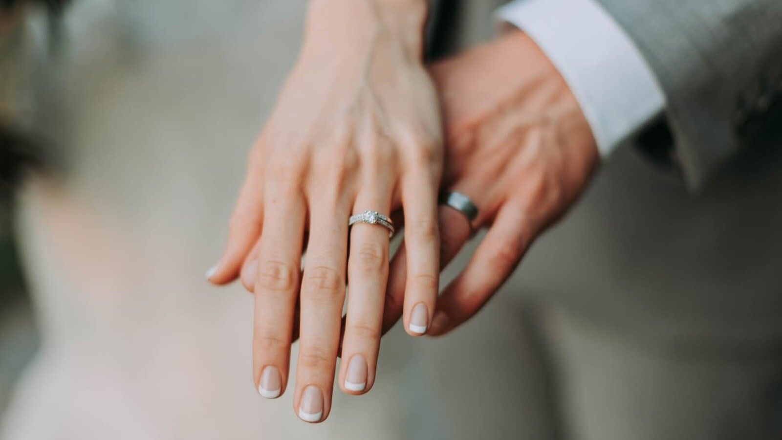 The Vatican publishes a document defending monogamy in the face of divorce and polyamory | De Último Minuto English