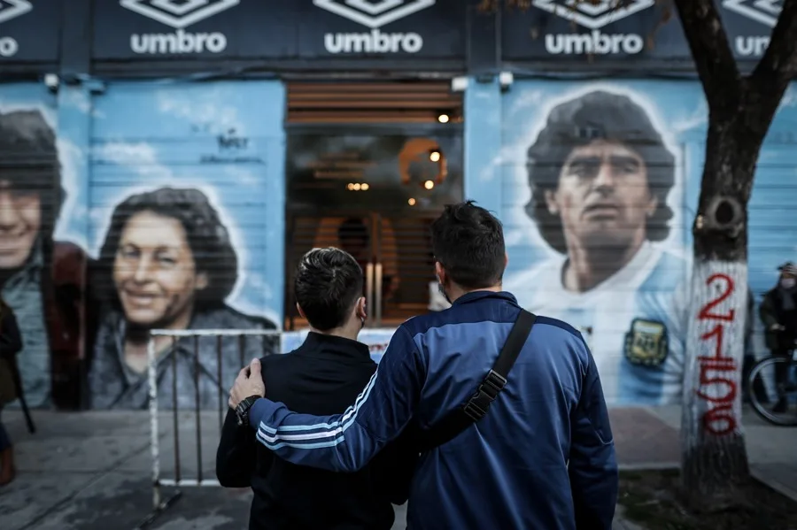Five years after Maradona's death, three keys to understanding his tragic outcome | De Último Minuto English