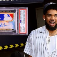 Karl-Anthony Towns Surprised by Finding Yamamoto's "1-of-1" Card Sold for US$72,000 | De Último Minuto English