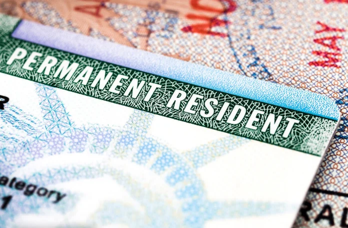 The US will review resident cards of "all" migrants from "countries of concern" | De Último Minuto English