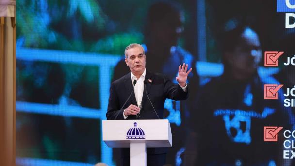 Abinader will go to a global semiconductor meeting in the U.S. | De Último Minuto English