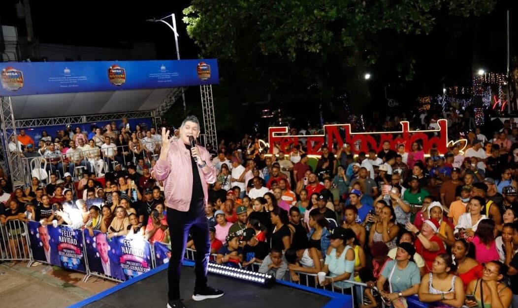 Thousands of people have danced, with the Mega Christmas Party | De Último Minuto English