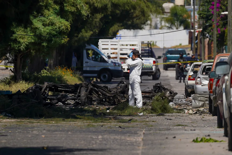 A car bomb explosion leaves two dead and seven injured in western Mexico | De Último Minuto English