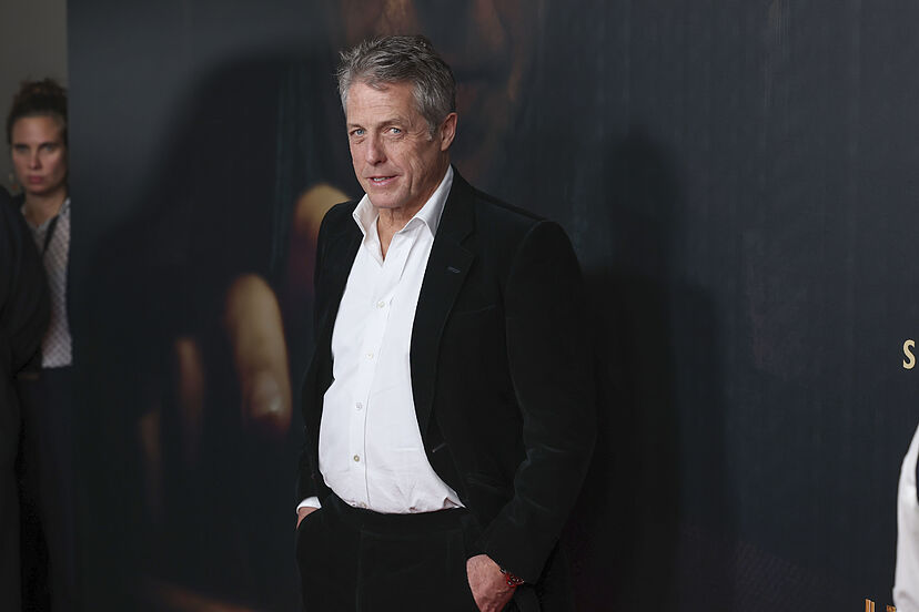 Hugh Grant considers Netflix's purchase of Warner a bad thing for cinema | De Último Minuto English