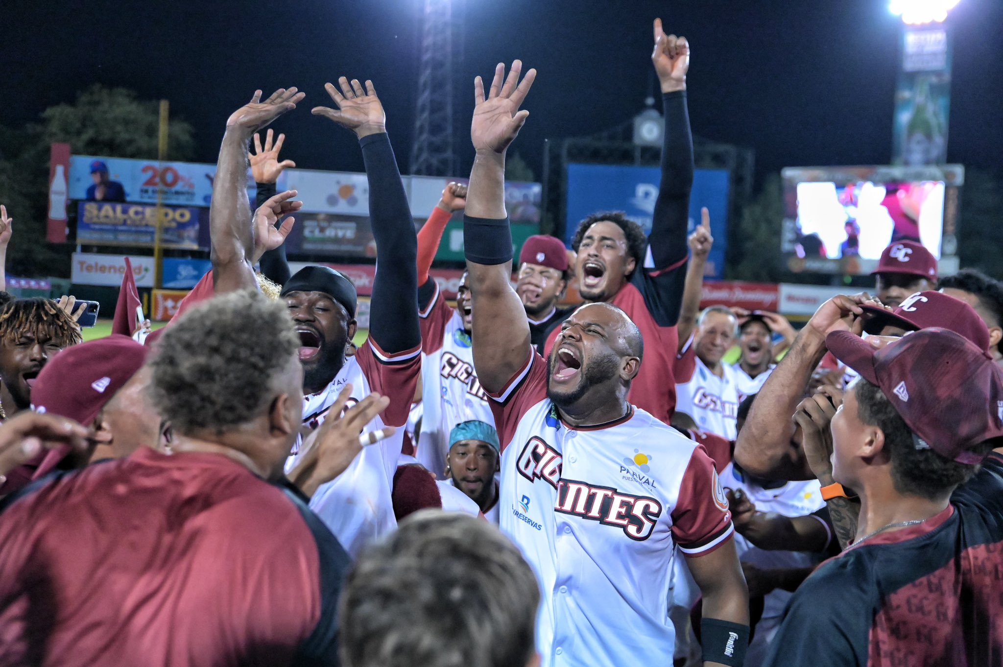 Gigantes del Cibao eliminate Licey and advance to the Round Robin | De Último Minuto English