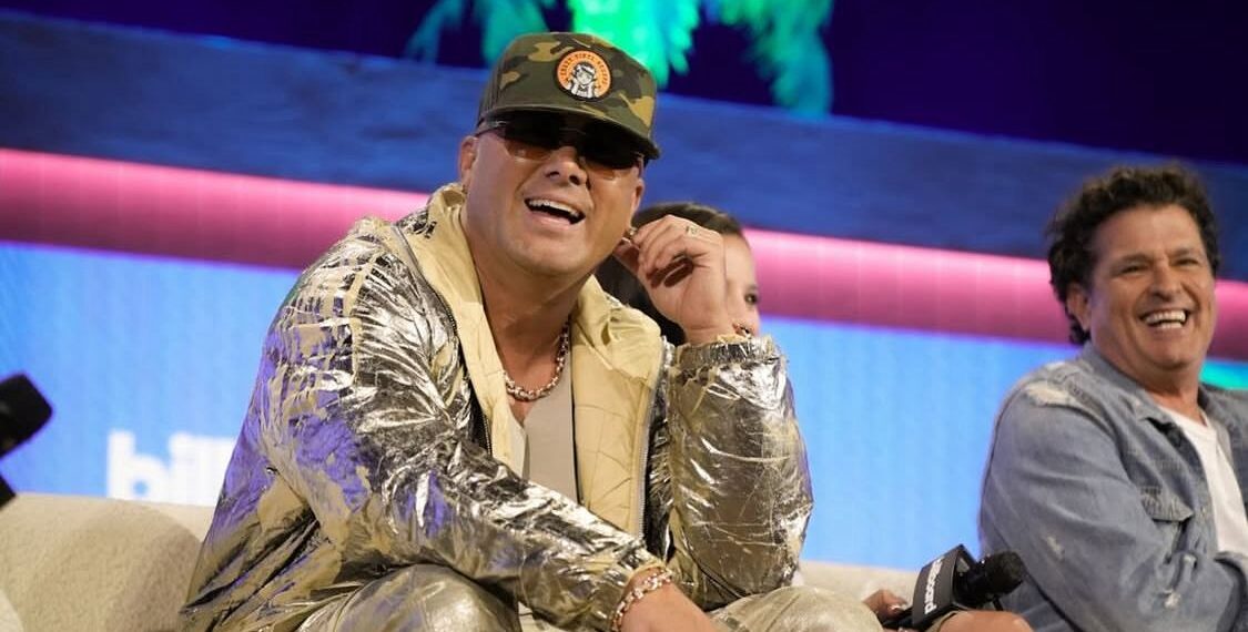 Wisin revives his beginnings by receiving his first car as a birthday gift | De Último Minuto English