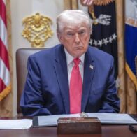 Trump announces that the U.S. confiscated an oil tanker off the coast of Venezuela | De Último Minuto English