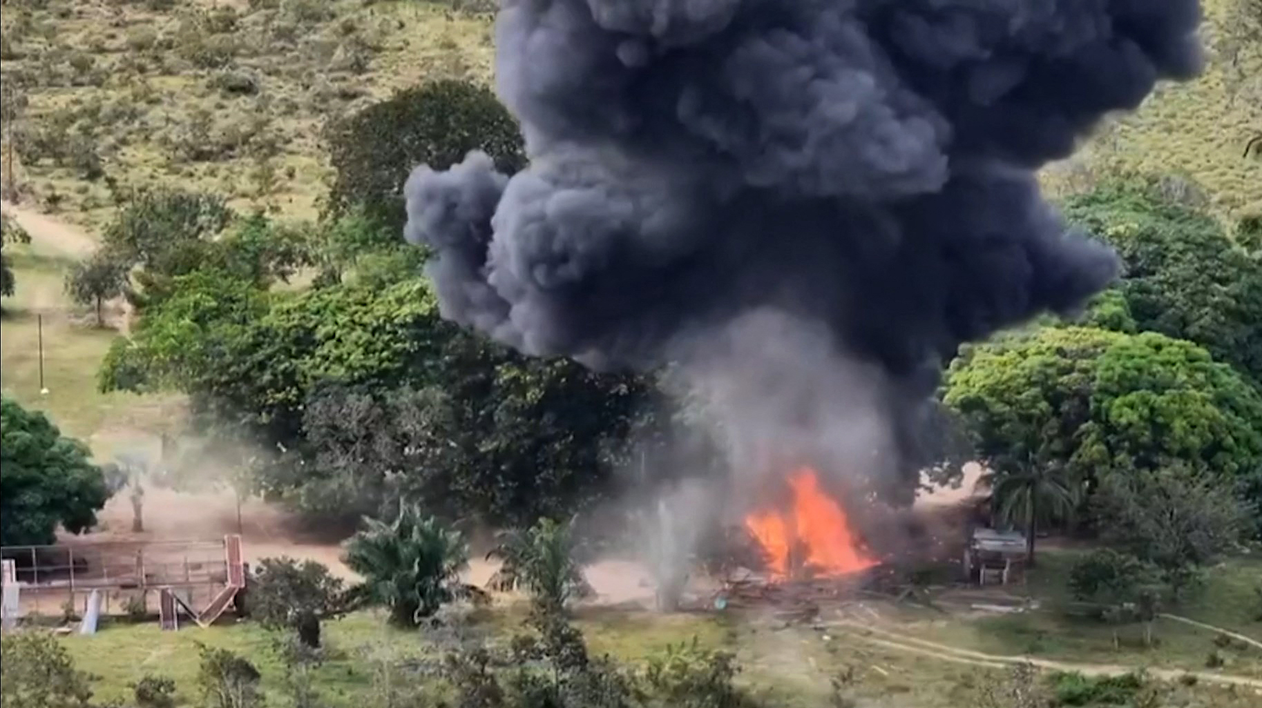 Venezuelan Army says it destroyed aircraft number 40 linked to drug trafficking | De Último Minuto English