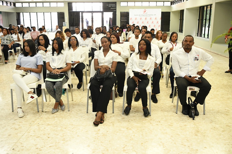 Family Integration Center graduates over 3,700 people in 2025 | De Último Minuto English