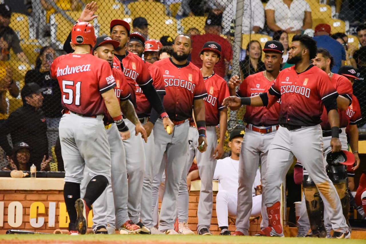 Escogido and Estrellas don't give in in the third; Licey is still on the ropes | De Último Minuto English