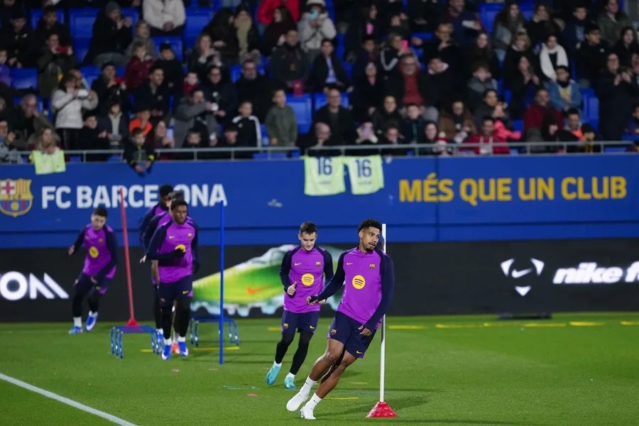 Araujo's return marks Barcelona's open-door training session | De Último Minuto English