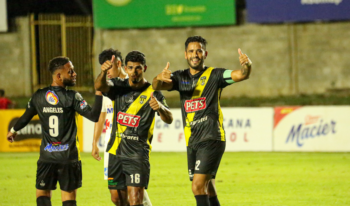 Ascona's Goal Propels Moca FC to a 1-0 Victory, Leaving Them on the Brink of the LDF Playoffs | De Último Minuto English